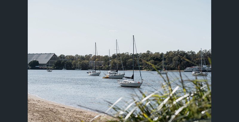 Photo - 1/33 Parkside Circuit, Hamilton QLD 4007 - Image 19