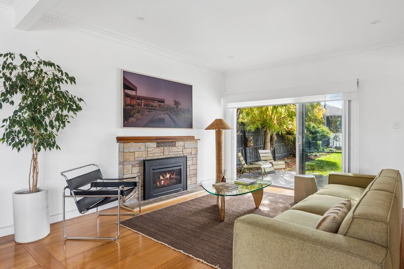 Photo - 133 Rathcown Road, Reservoir VIC 3073 - Image 3
