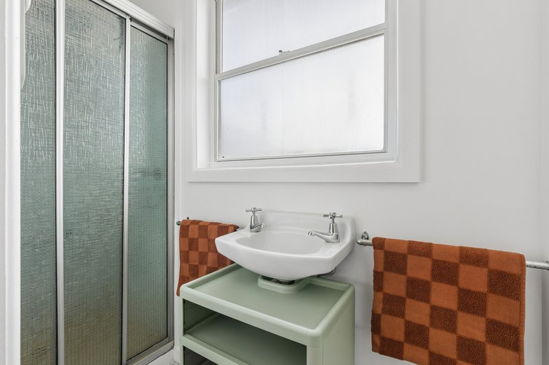Photo - 133 Rathcown Road, Reservoir VIC 3073 - Image 9