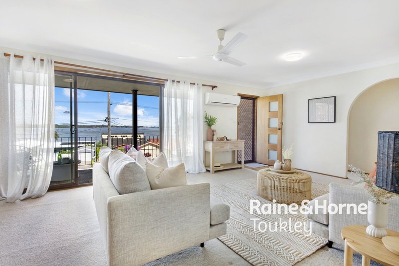 Photo - 133 Scenic Drive, Budgewoi NSW 2262 - Image 6