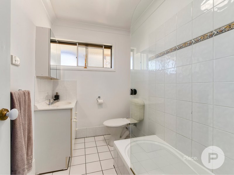 Photo - 1/33 Shottery Street, Yeronga QLD 4104 - Image 9