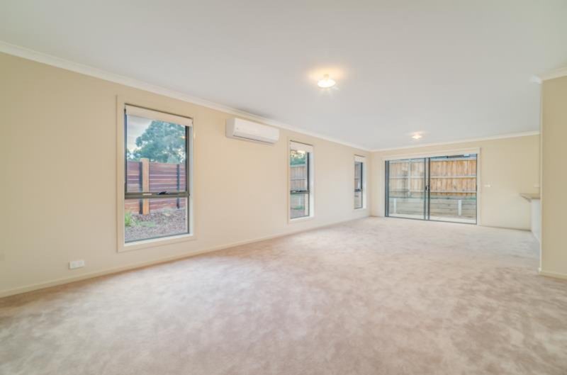 Photo - 133 Spriggs Drive, Croydon VIC 3136 - Image 6