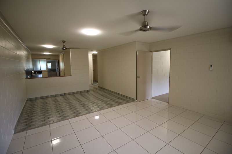 Photo - 1/33 Valencia Street, Cranbrook QLD 4814 - Image 3