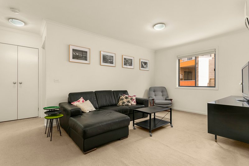 Photo - 13/3 Wardens Walk, Coburg VIC 3058 - Image 3