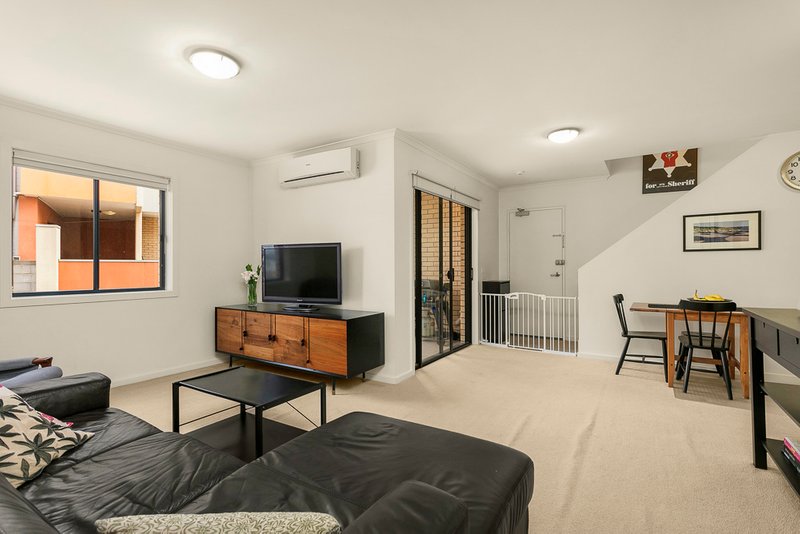 Photo - 13/3 Wardens Walk, Coburg VIC 3058 - Image 4