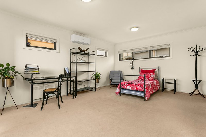 Photo - 13/3 Wardens Walk, Coburg VIC 3058 - Image 8