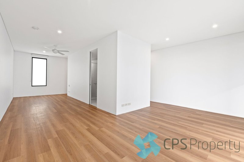 Photo - 13/32-40 Holt Street, Surry Hills NSW 2010 - Image 4