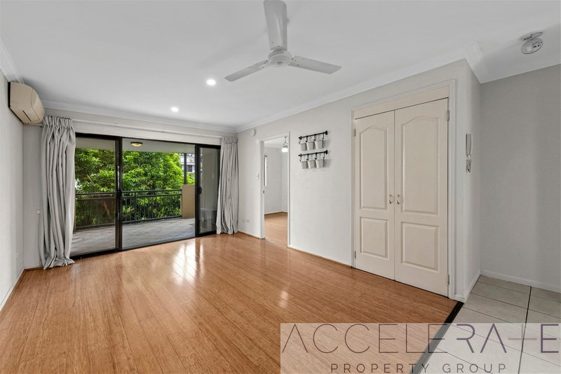 Photo - 13/327 Boundary Street, Spring Hill QLD 4000 - Image 2