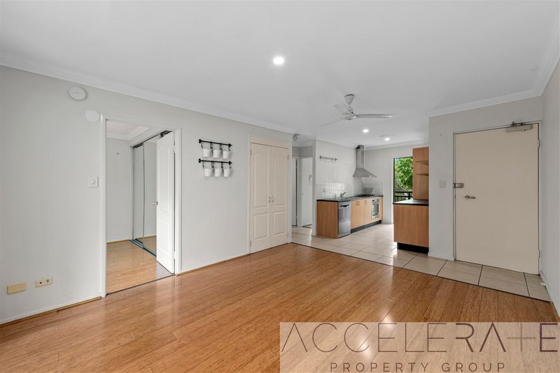 Photo - 13/327 Boundary Street, Spring Hill QLD 4000 - Image 4