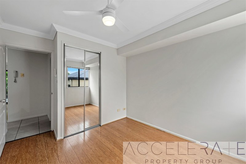 Photo - 13/327 Boundary Street, Spring Hill QLD 4000 - Image 10