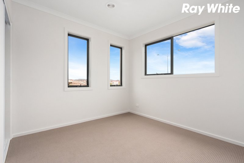 Photo - 133A Wheelers Park Drive, Cranbourne North VIC 3977 - Image 7