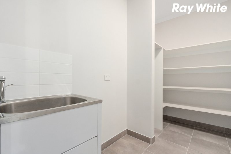 Photo - 133A Wheelers Park Drive, Cranbourne North VIC 3977 - Image 8