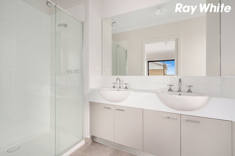 Photo - 133A Wheelers Park Drive, Cranbourne North VIC 3977 - Image 9