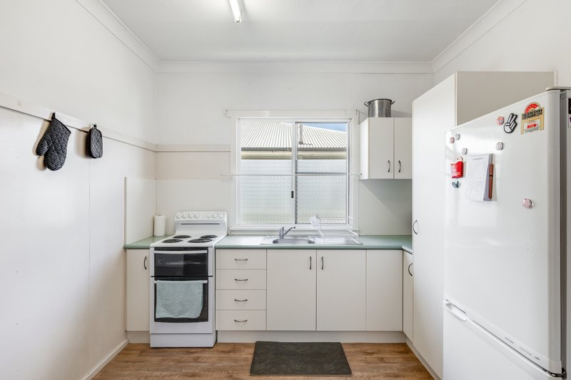 Photo - 134 & 134A Holberton Street, Newtown QLD 4350 - Image 4