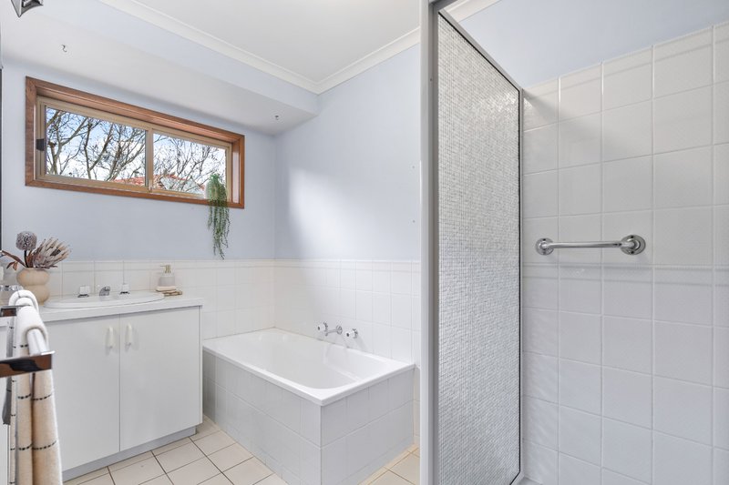 Photo - 1/34 Condon Place, Lavington NSW 2641 - Image 9