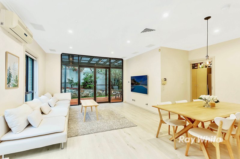 Photo - 13/4 Hindle Terrace, Bella Vista NSW 2153 - Image 4