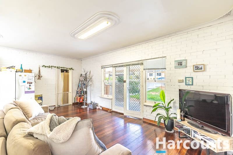 Photo - 1/34 Janis Street, Halls Head WA 6210 - Image 4