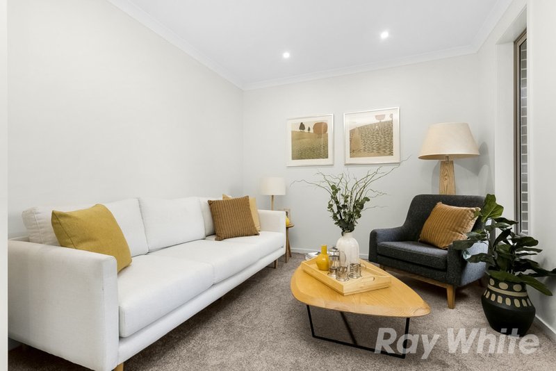 Photo - 1/34 Kirstina Road, Glen Waverley VIC 3150 - Image 3