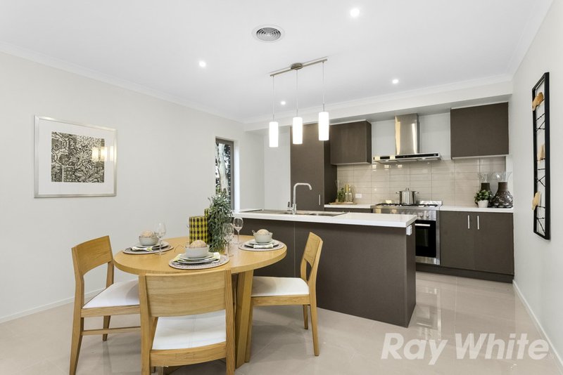 Photo - 1/34 Kirstina Road, Glen Waverley VIC 3150 - Image 5