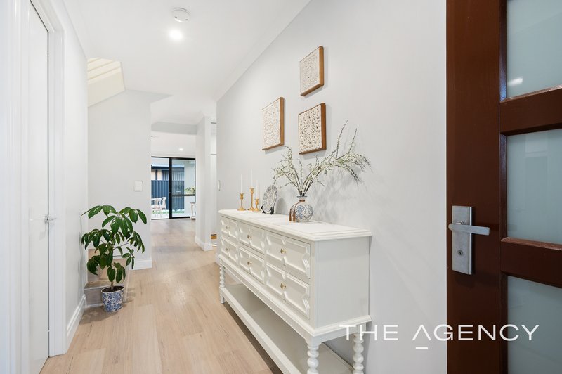Photo - 134 Lycaste Parade, Treeby WA 6164 - Image 4