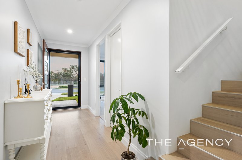 Photo - 134 Lycaste Parade, Treeby WA 6164 - Image 5