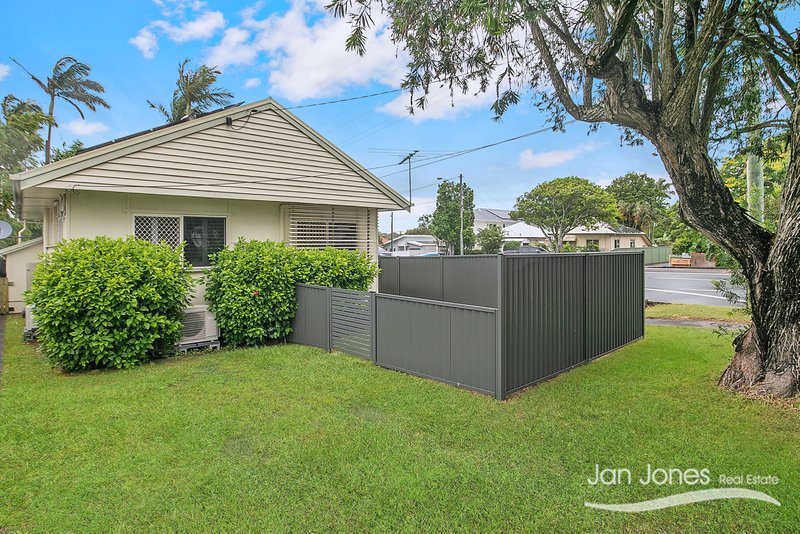 Photo - 134 Oxley Avenue, Woody Point QLD 4019 - Image 2