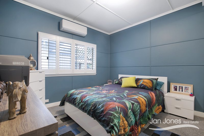 Photo - 134 Oxley Avenue, Woody Point QLD 4019 - Image 9