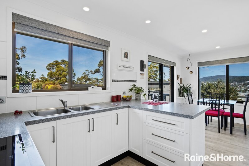 Photo - 134 Roslyn Avenue, Blackmans Bay TAS 7052 - Image 5