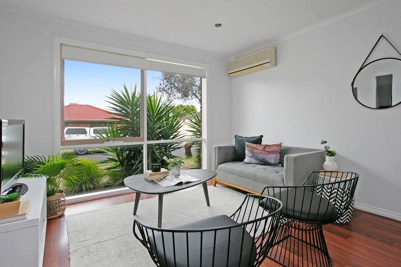 Photo - 134 Roycroft Avenue, Mill Park VIC 3082 - Image 3