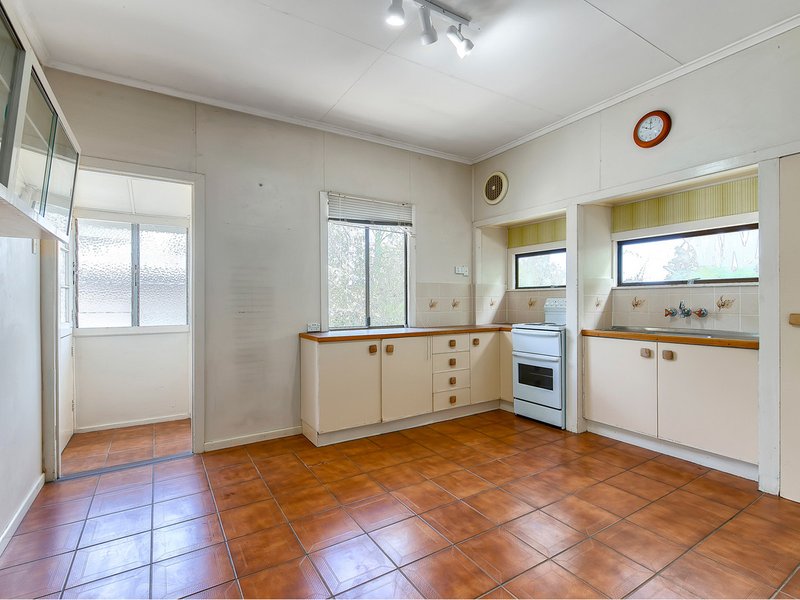 Photo - 134 Russell Terrace, Indooroopilly QLD 4068 - Image 3