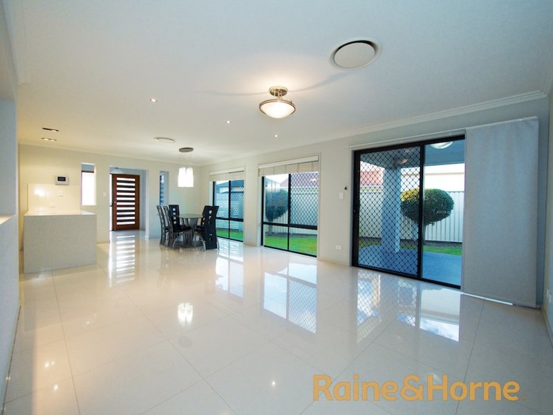 Photo - 134 The Avenue, Sunnybank Hills QLD 4109 - Image 6