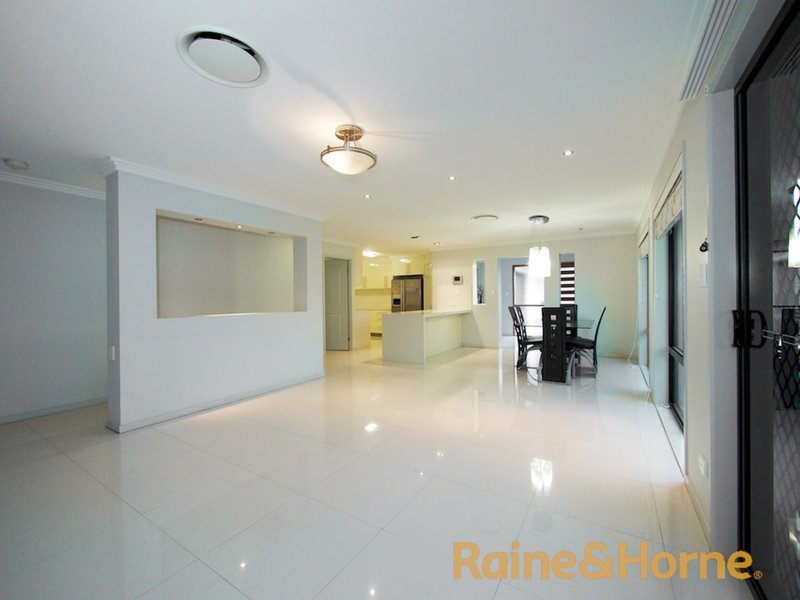 Photo - 134 The Avenue, Sunnybank Hills QLD 4109 - Image 7