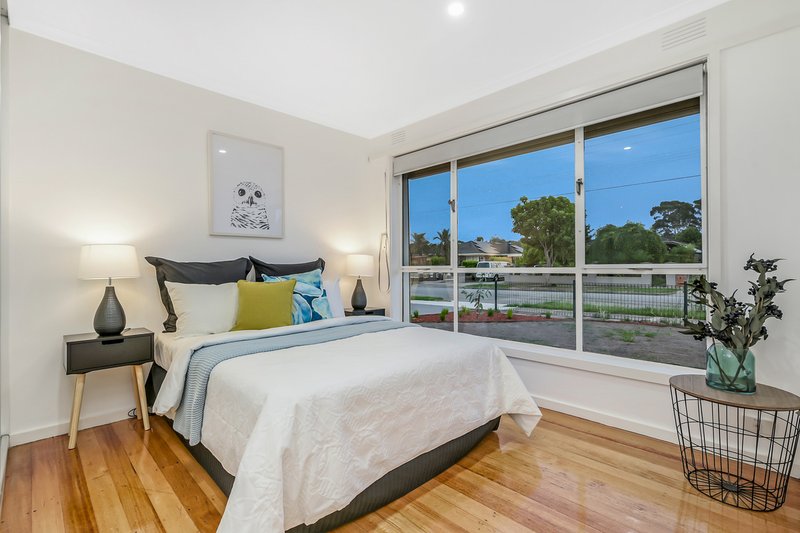 Photo - 135 Albany Drive, Mulgrave VIC 3170 - Image 6