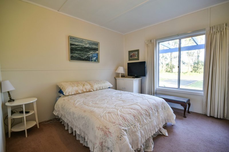 Photo - 135 Bay Road, Eagle Point VIC 3878 - Image 6