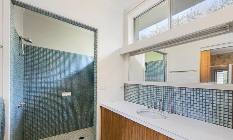 Photo - 135 Blackburn Road, Mount Waverley VIC 3149 - Image 8