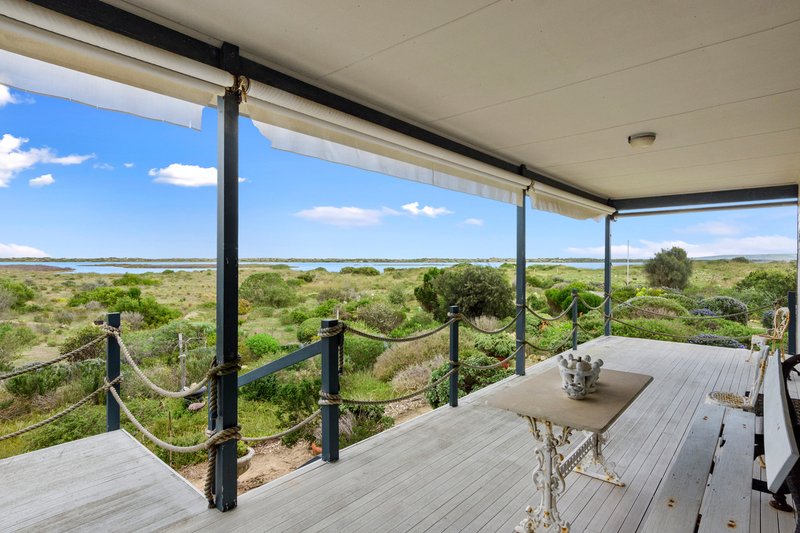 Photo - 135 Bongalong Road, Hindmarsh Island SA 5214 - Image 10