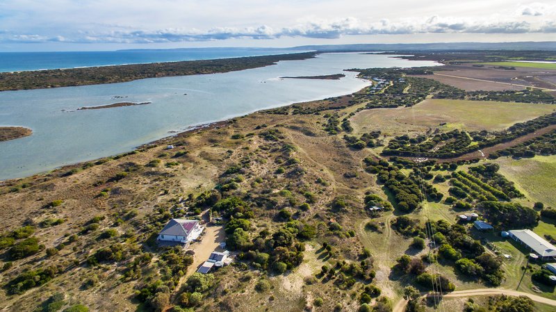 Photo - 135 Bongalong Road, Hindmarsh Island SA 5214 - Image 17