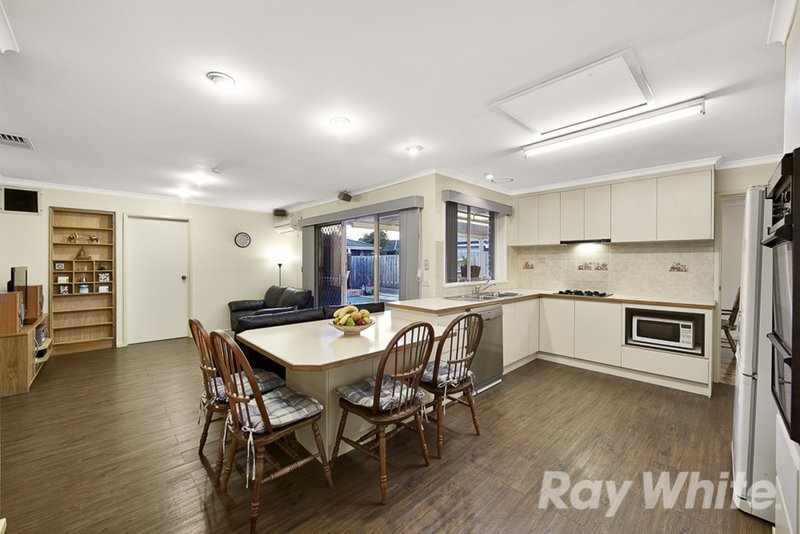 Photo - 135 Capital Avenue, Glen Waverley VIC 3150 - Image 2