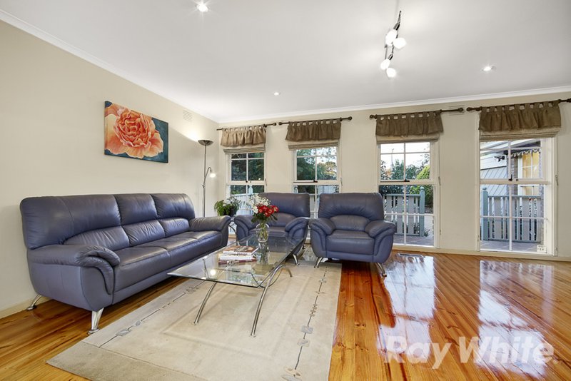 Photo - 135 Capital Avenue, Glen Waverley VIC 3150 - Image 4