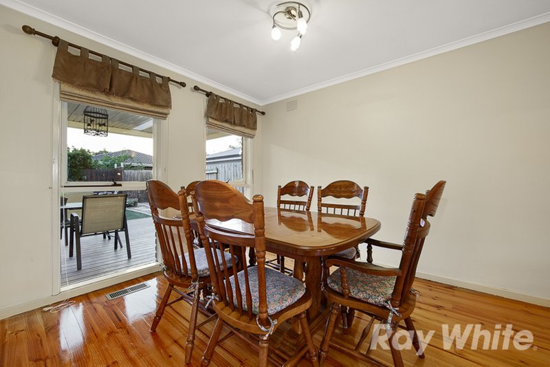 Photo - 135 Capital Avenue, Glen Waverley VIC 3150 - Image 5