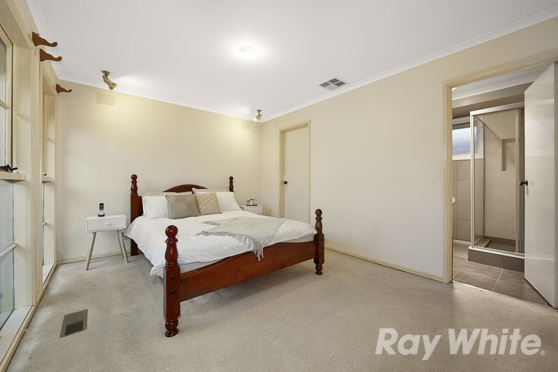 Photo - 135 Capital Avenue, Glen Waverley VIC 3150 - Image 6