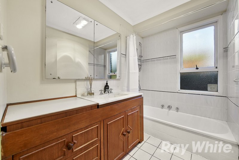 Photo - 135 Capital Avenue, Glen Waverley VIC 3150 - Image 7