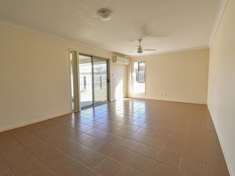 Photo - 1/35 Capital Drive, Rosenthal Heights QLD 4370 - Image 3