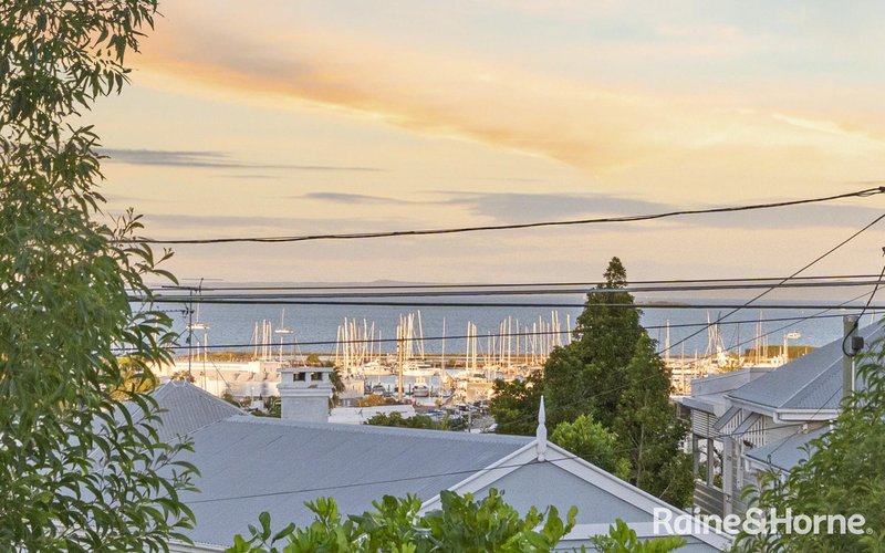 Photo - 135 Carlton Terrace, Manly QLD 4179 - Image 2