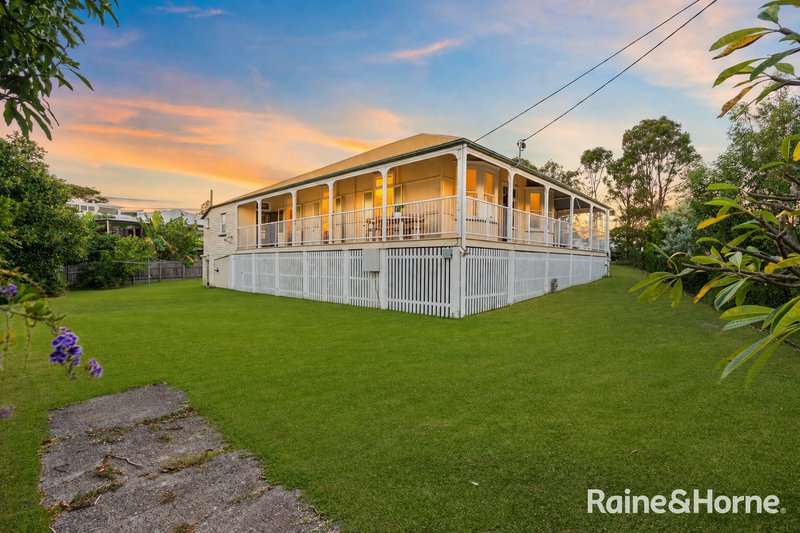 Photo - 135 Carlton Terrace, Manly QLD 4179 - Image 5