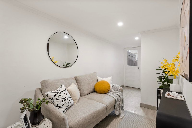 Photo - 1/35 Chadstone Road, Malvern East VIC 3145 - Image 4
