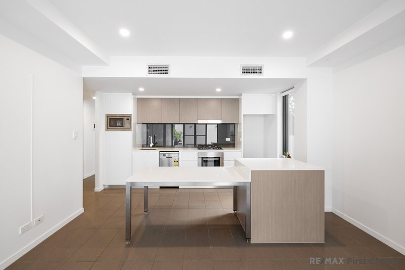 Photo - 1/35 Clarence Road, Indooroopilly QLD 4068 - Image 3