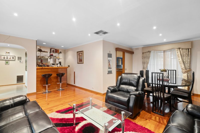 Photo - 135 George Street, Scoresby VIC 3179 - Image 3