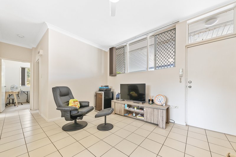 Photo - 1/35 Harvey Street, Strathpine QLD 4500 - Image 6