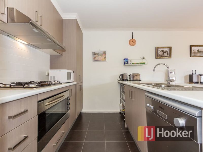 Photo - 1/35 Jillian Street, Cranbourne VIC 3977 - Image 2